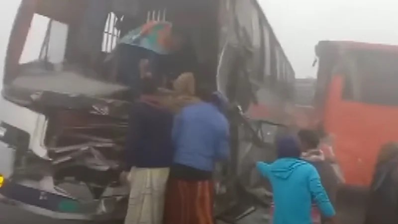 রংপুরে মহাসড়কে ছয় গাড়ির সংঘর্ষ